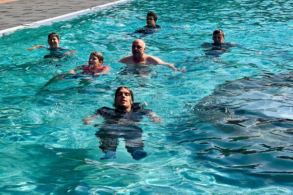 Jugendliche im Wasser